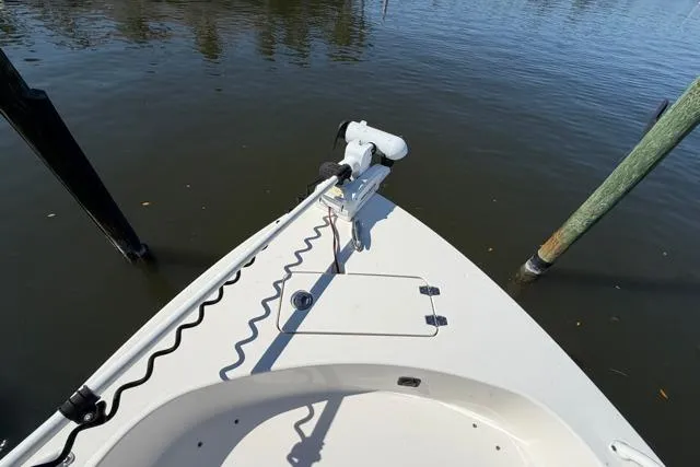  Yacht Photos Pics 2023 Pathfinder 2600 TRS boat bow with trolling motor on calm water.