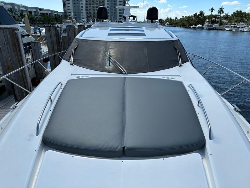 2011 Sunseeker Predator 64