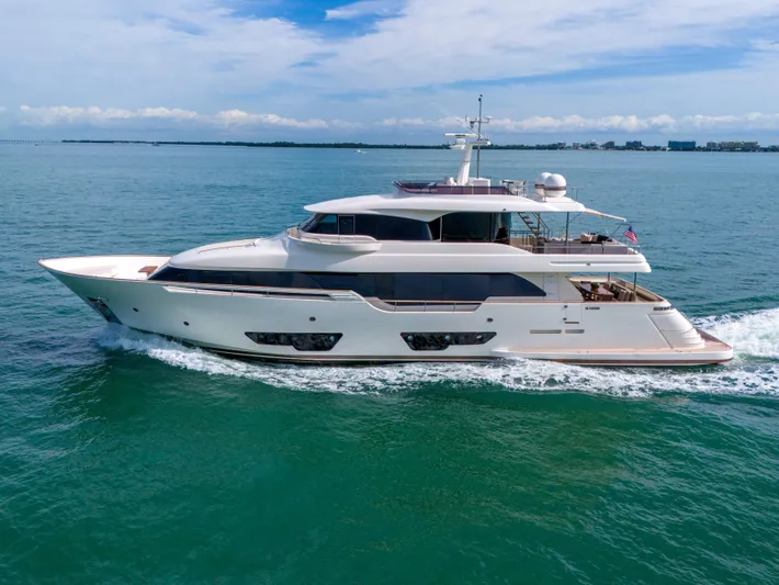 D'vinci Yacht Photos Pics Luxurious 2015 Custom Line Navetta 28 yacht cruising on open water.