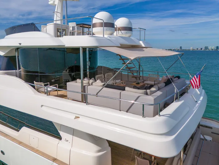 D'vinci Yacht Photos Pics Luxurious 2015 Custom Line Navetta 28 yacht with spacious deck and ocean view.
