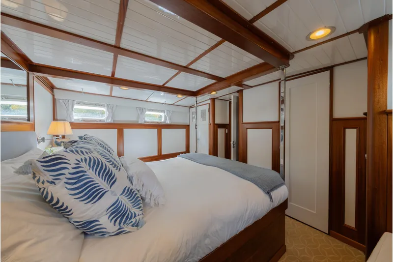 Somerset Yacht Photos Pics 