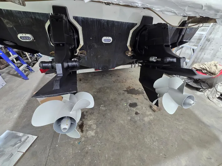  Yacht Photos Pics 2014 Sea Ray 350 SLX boat propellers in a garage setting.