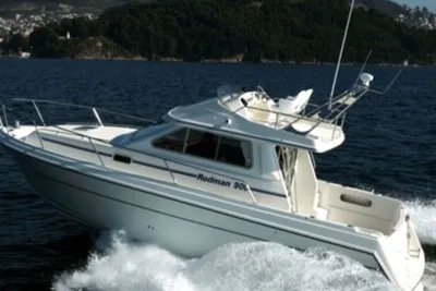 2004 Rodman 900 FLY