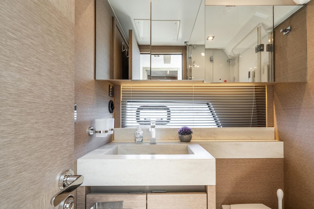 2019 Prestige 52 