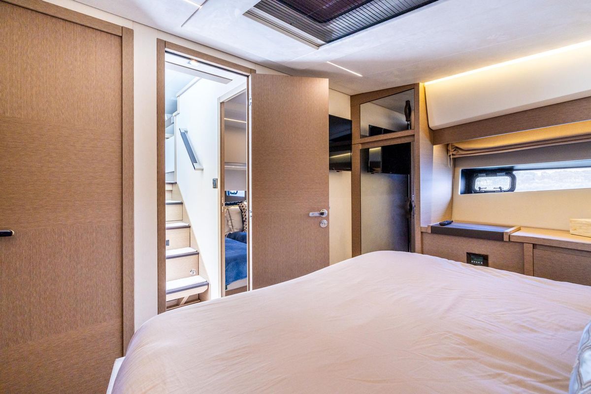 2019 Prestige 52 