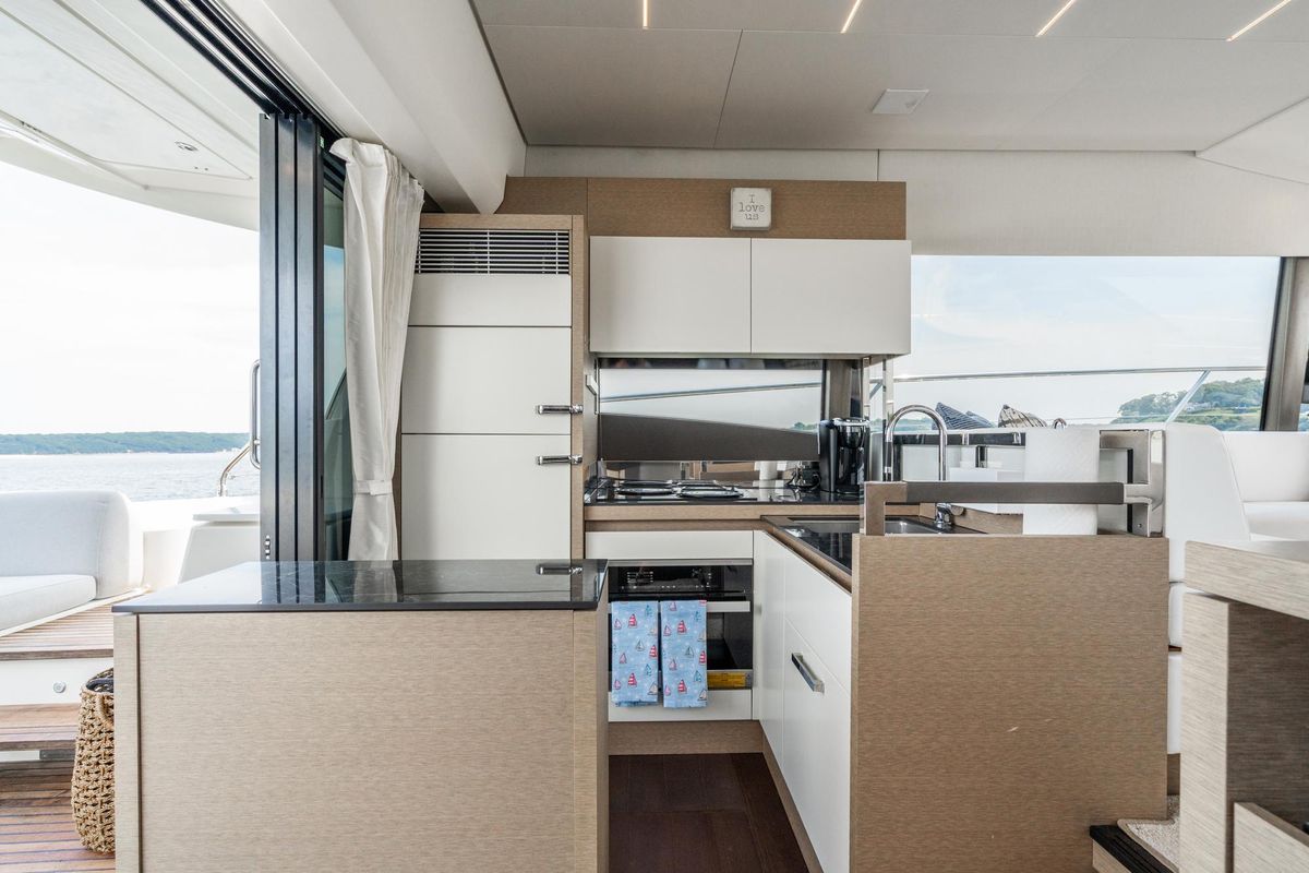 2019 Prestige 52 