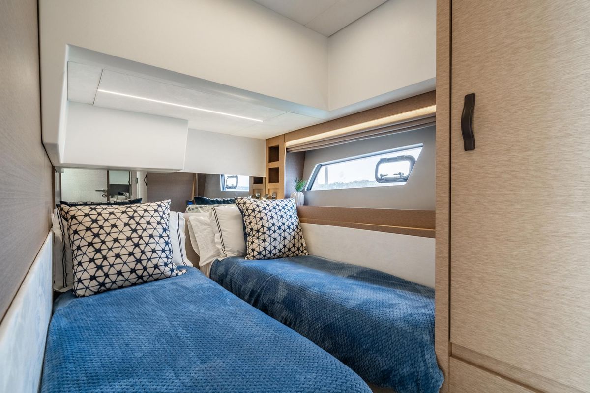 2019 Prestige 52 