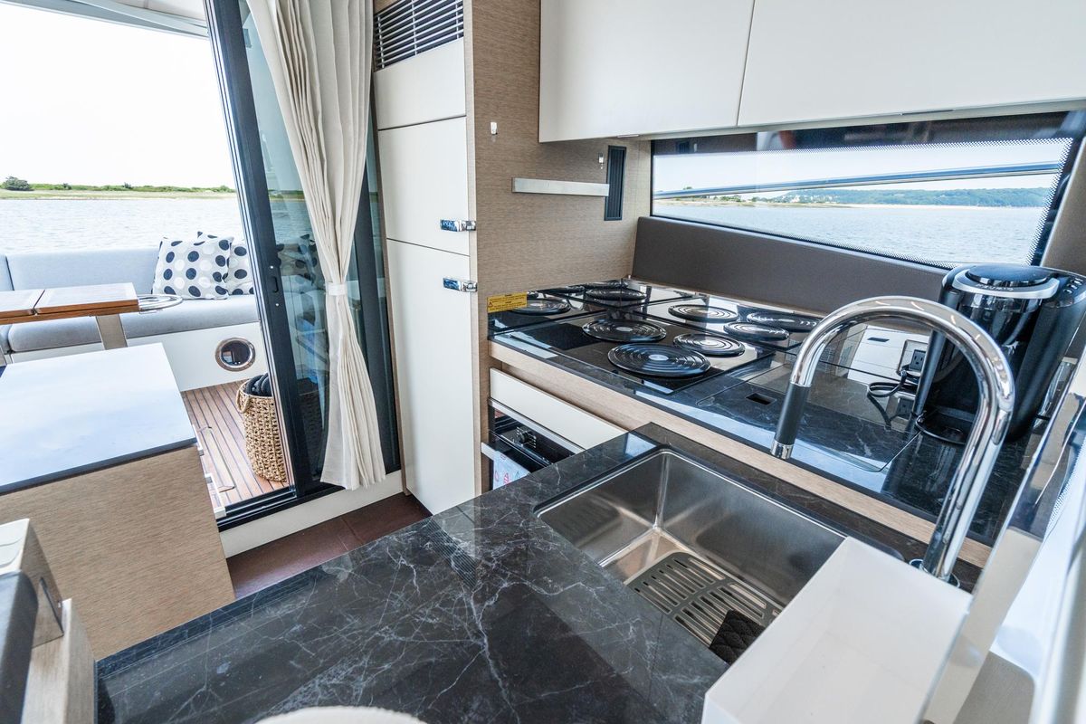 2019 Prestige 52 