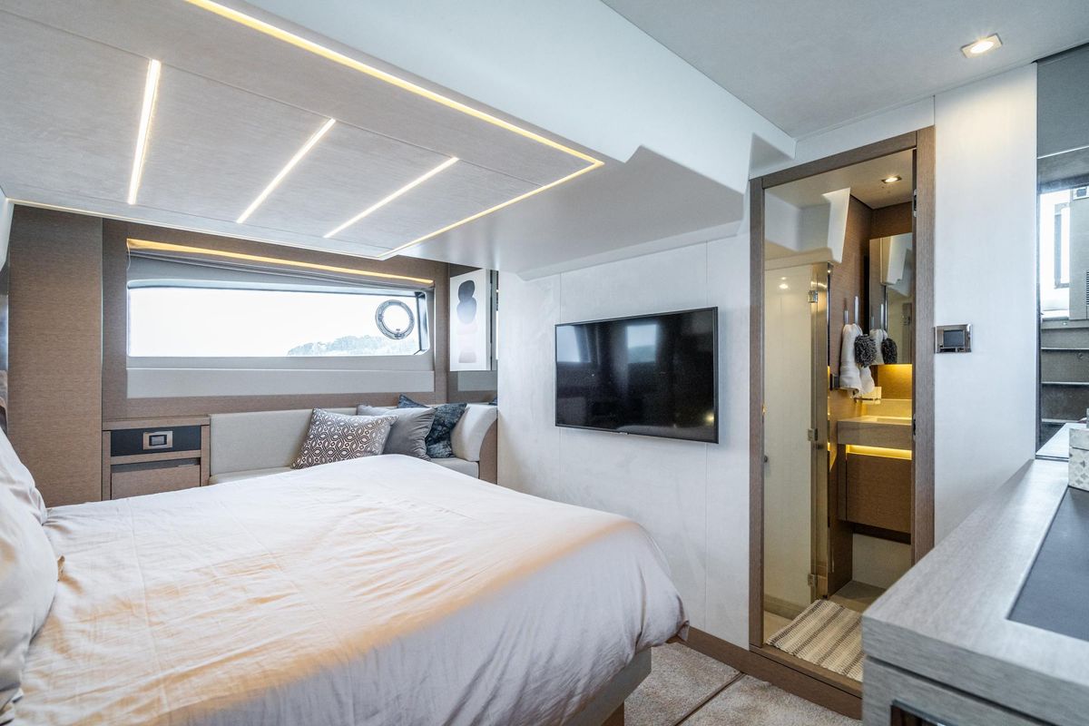 2019 Prestige 52 