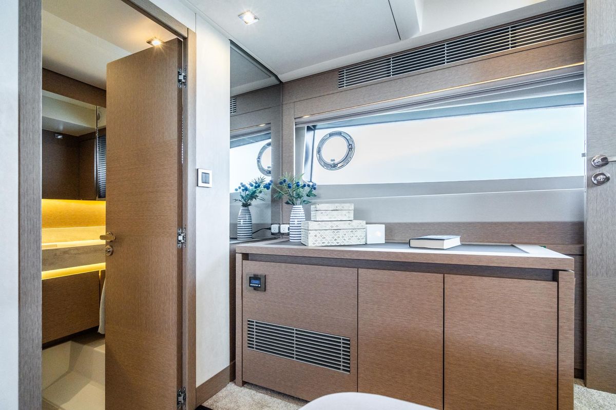 2019 Prestige 52 