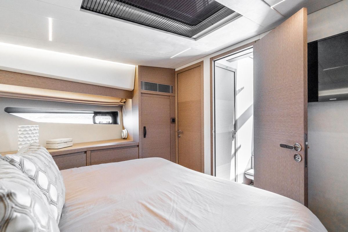 2019 Prestige 52 