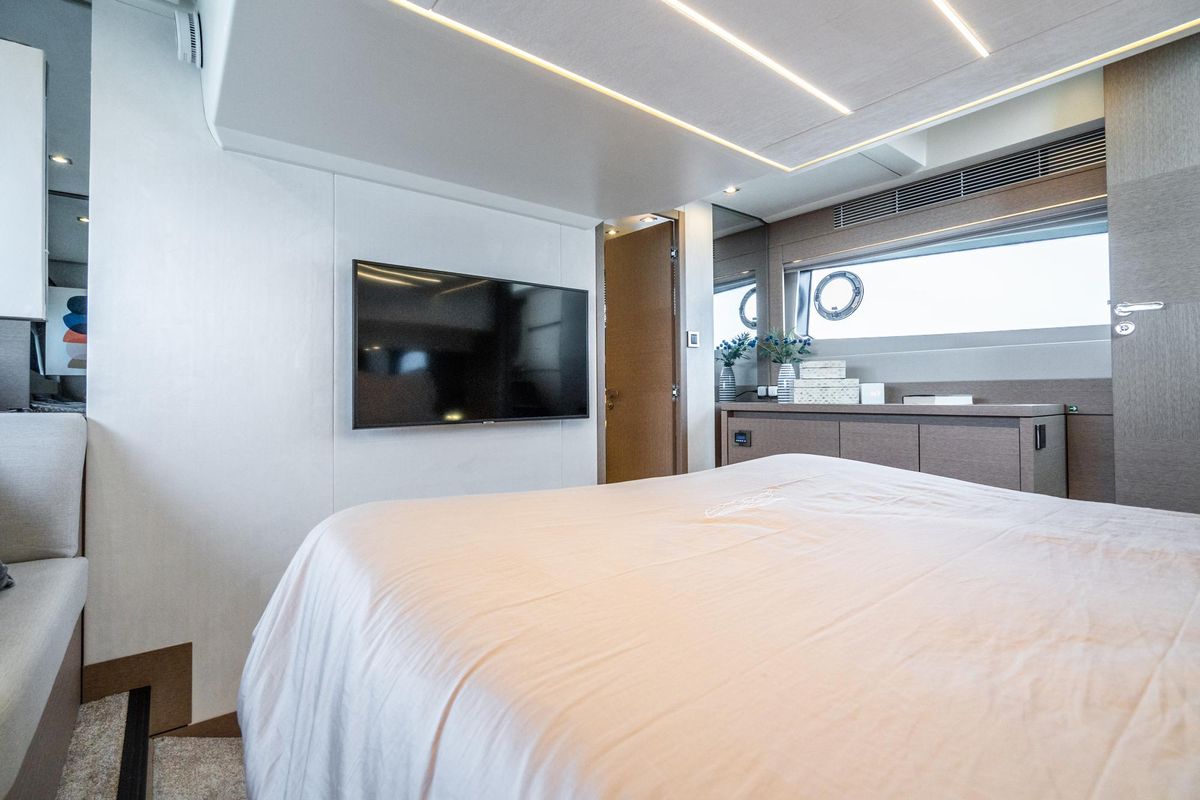 2019 Prestige 52 