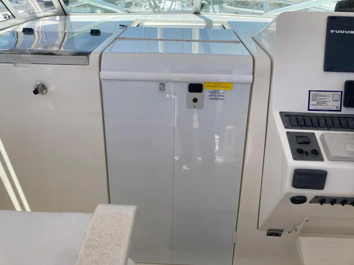 Alibi Yacht Photos Pics 2006 Rampage Express Offshore Tower control panel with navigation equipment.