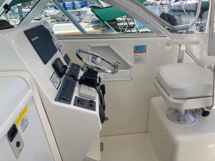 Alibi Yacht Photos Pics 2006 Rampage Express Offshore Tower helm with steering wheel and navigation equipment.