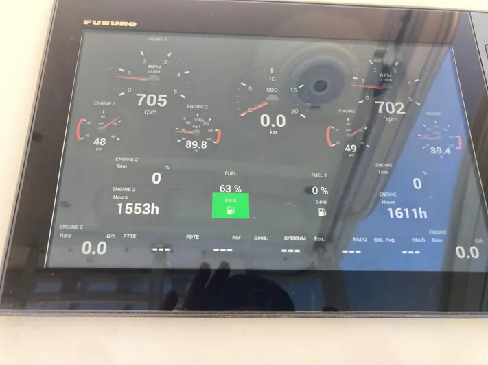 Alibi Yacht Photos Pics Engines running.