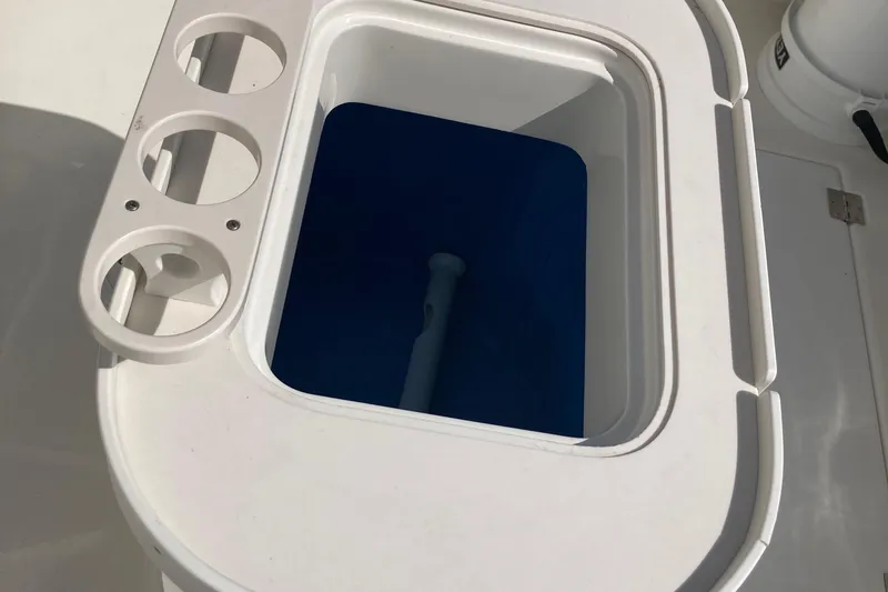 Alibi Yacht Photos Pics Livewell on 2006 Rampage Express Offshore Tower boat, featuring cup holders and white interior.