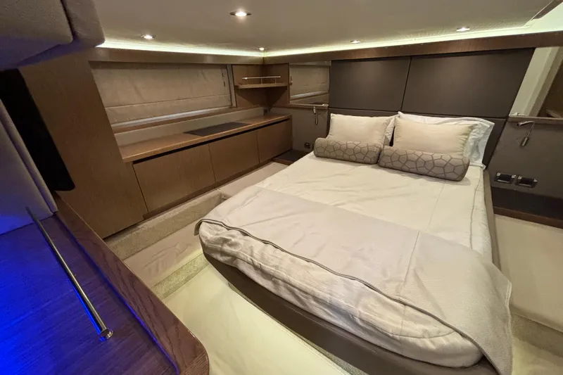 Cop Out II Yacht Photos Pics Luxurious bedroom interior of 2018 Sea Ray Sundancer 460 yacht with modern design.