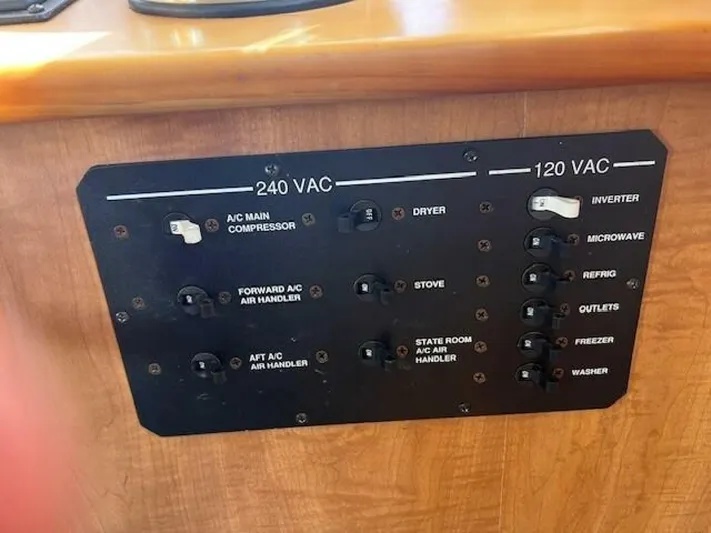  Yacht Photos Pics 2006 Mainship 43 Trawler - Image 35