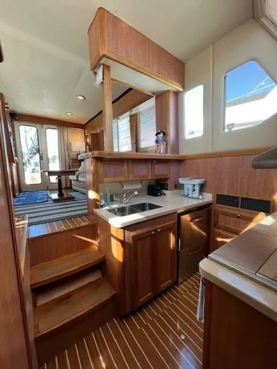  Yacht Photos Pics 2006 Mainship 43 Trawler - Image 5