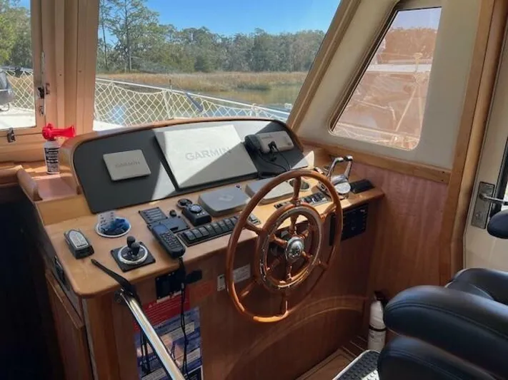  Yacht Photos Pics 2006 Mainship 43 Trawler - Image 6