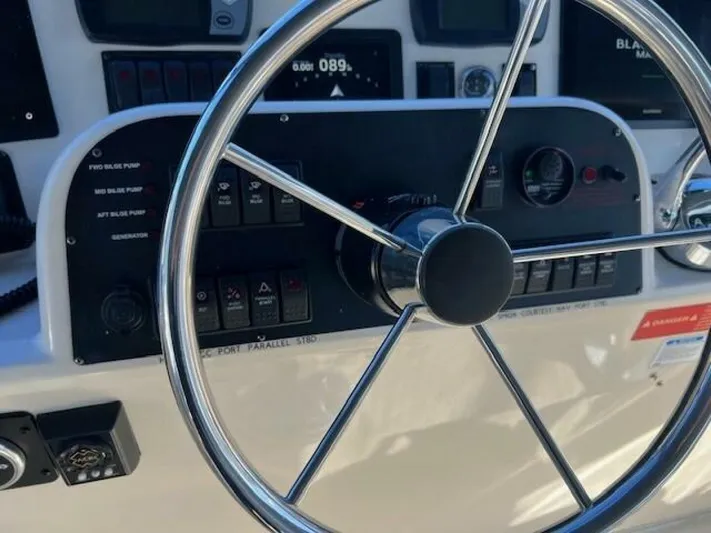  Yacht Photos Pics 2006 Mainship 43 Trawler - Image 18