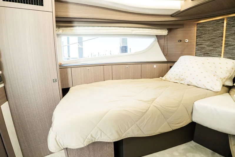  Yacht Photos Pics Luxurious bedroom interior of 2025 Galeon 400 Fly yacht with modern design and cozy bedding.