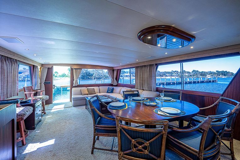 1987-68-hatteras-cockpit-motoryacht