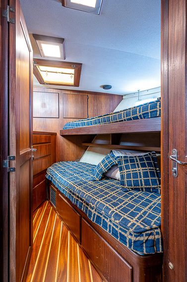 1987-68-hatteras-cockpit-motoryacht
