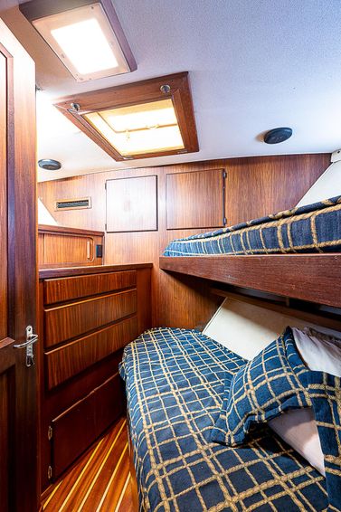 1987-68-hatteras-cockpit-motoryacht