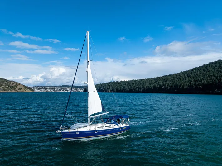 Salus Yacht Photos Pics Jeanneau Sun Odyssey 40 sailing on a scenic lake, 2001 model.