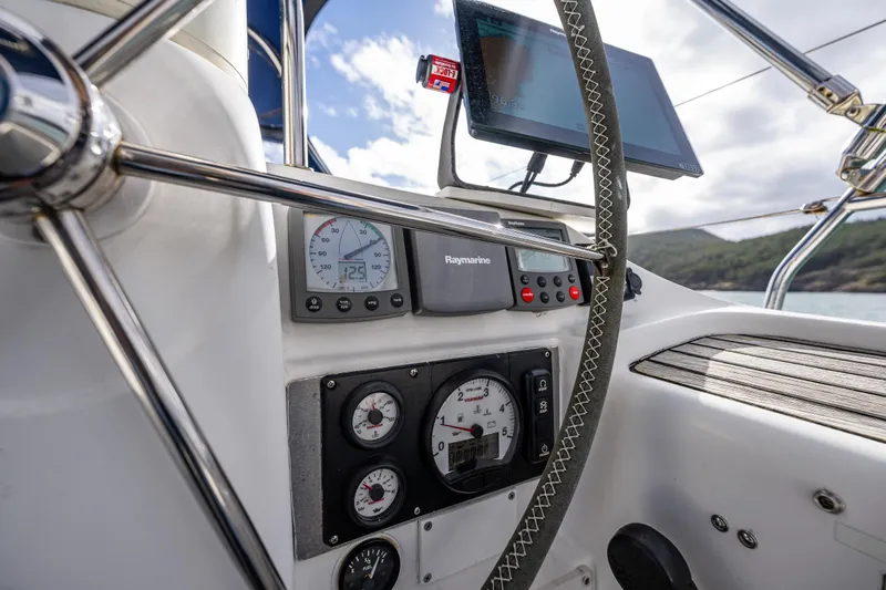 Salus Yacht Photos Pics Cockpit instruments of 2001 Jeanneau Sun Odyssey 40 sailboat with navigation equipment.