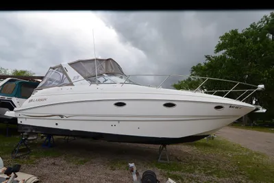 Larson Cabrio 330 Mid Cabin