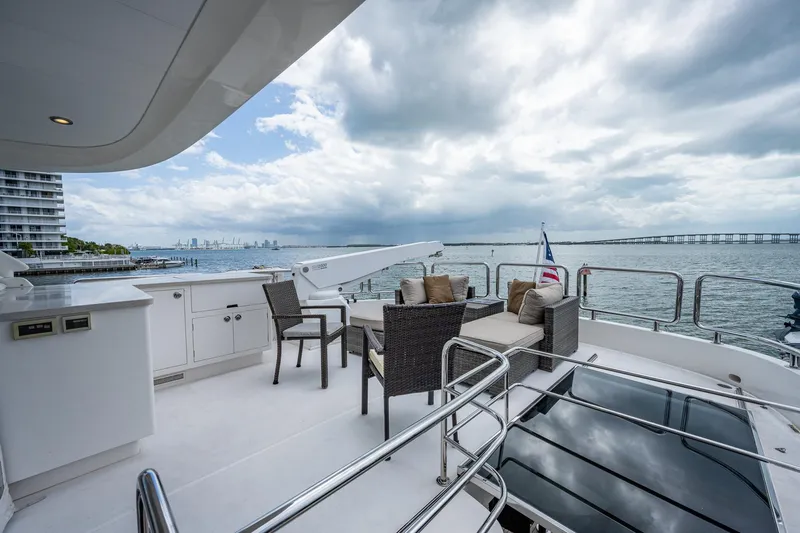 Satori Yacht Photos Pics Luxurious 2016 Horizon E88 yacht deck with ocean view, outdoor seating, and modern amenities.