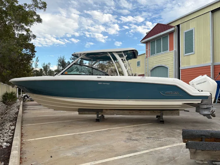  Yacht Photos Pics 2023 BOSTON WHALER 320 VANTAGE - Image 4