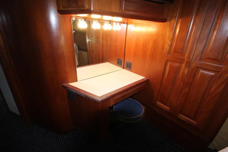 Sun Rise L Yacht Photos Pics 1990 Viking 57 Convertible Sun Rise l-Master Stateroom