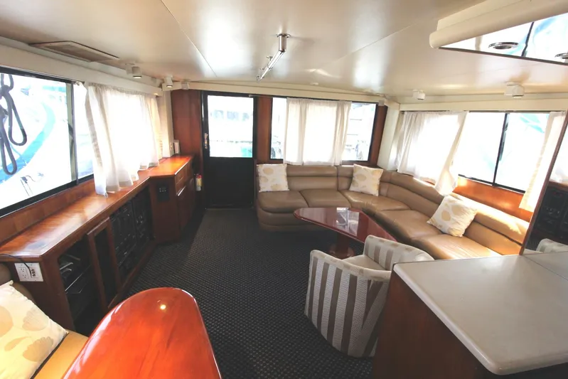 Sun Rise L Yacht Photos Pics 1990 Viking 57 Convertible Sun Rise l-Salon