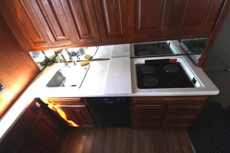 Sun Rise L Yacht Photos Pics 1990 Viking 57 Convertible Sun Rise l-Galley