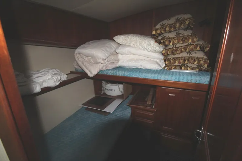 Sun Rise L Yacht Photos Pics 1990 Viking 57 Convertible Sun Rise l- FWD Guest Cabin