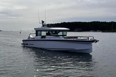 Axopar 37 Cross Cabin
