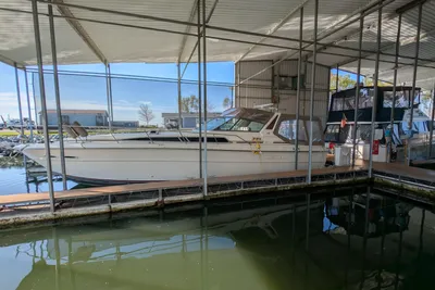 Sea Ray 390 Express Cruiser