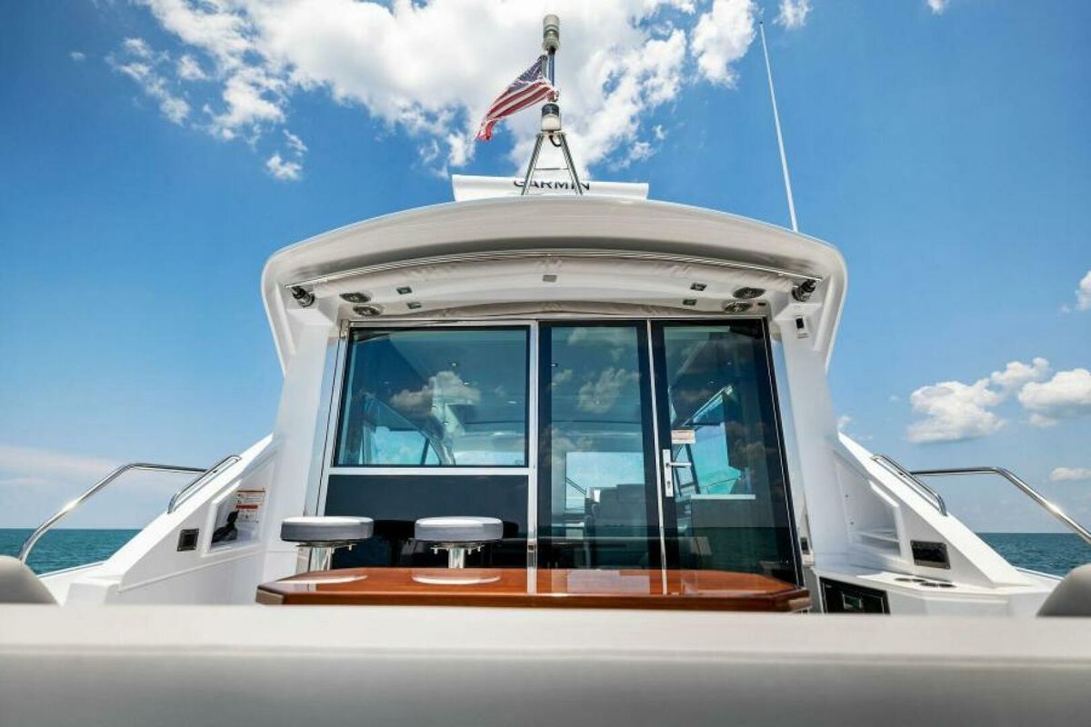 2022 Cruisers Yachts 50 