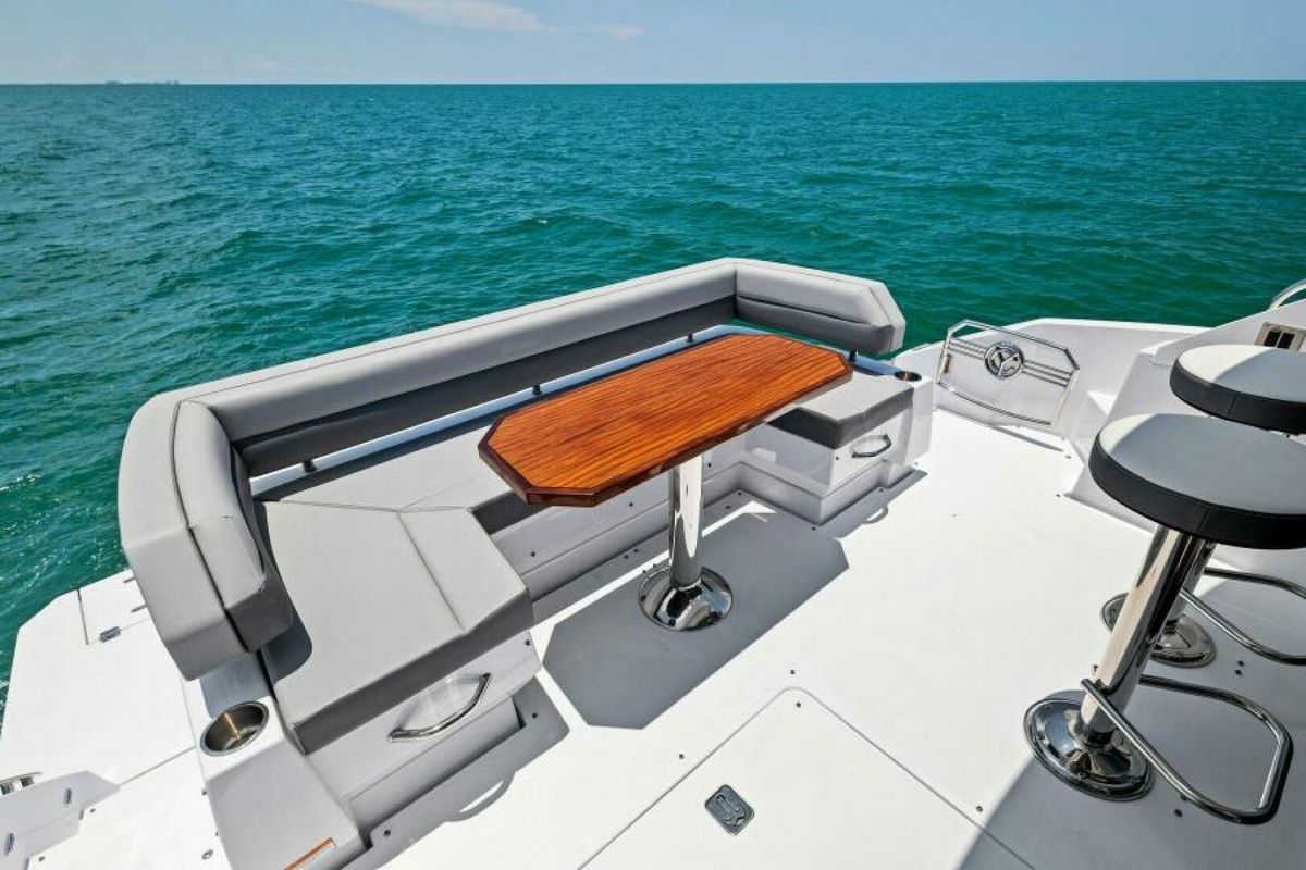 2022 Cruisers Yachts 50 