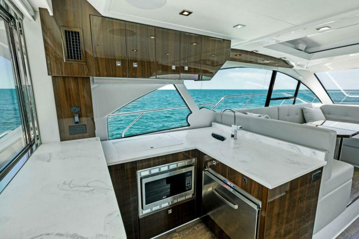2022 Cruisers Yachts 50 