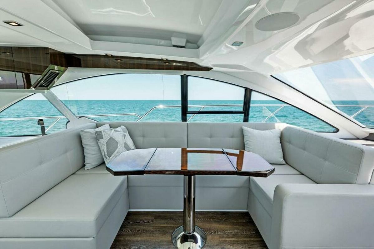 2022 Cruisers Yachts 50 