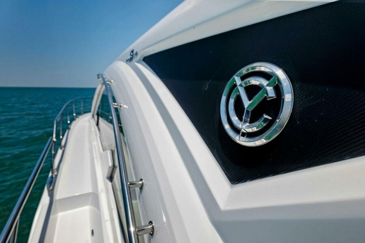 2022 Cruisers Yachts 50 