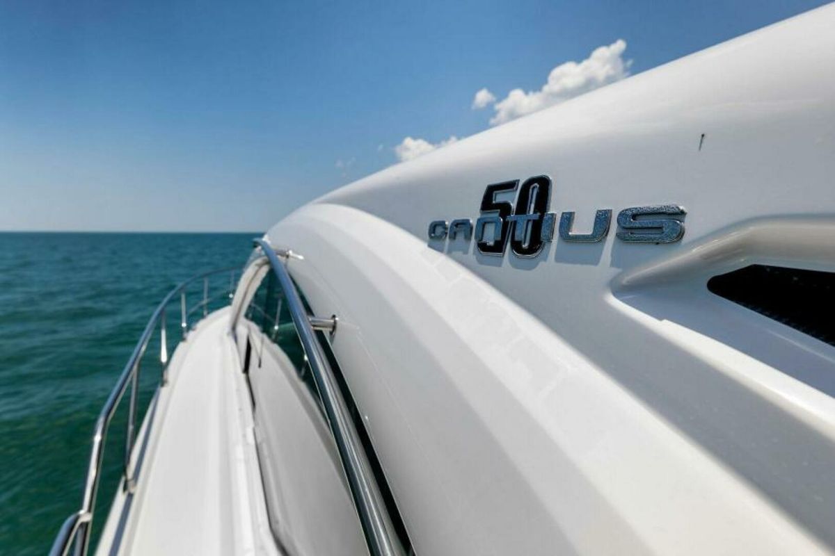 2022 Cruisers Yachts 50 