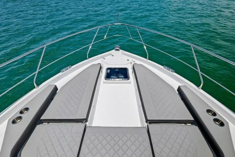 Mint 2 Bee Yacht Photos Pics 