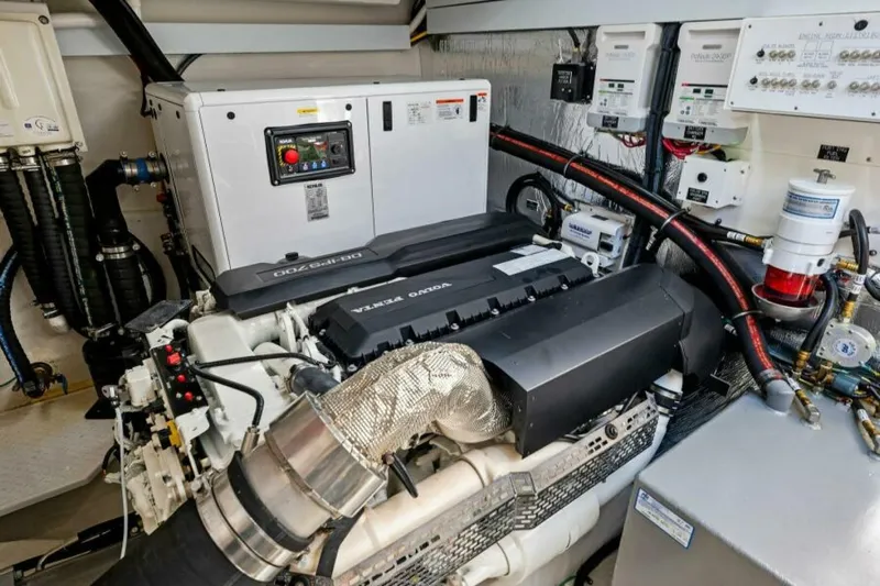 Mint 2 Bee Yacht Photos Pics 