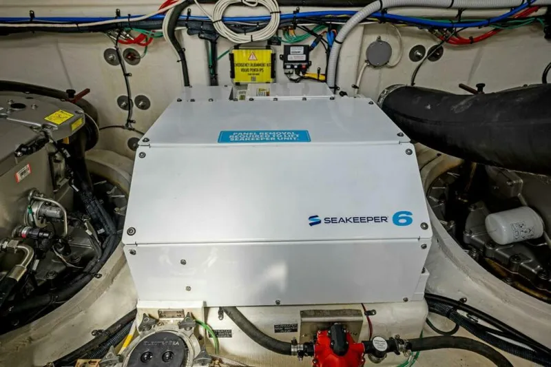 Mint 2 Bee Yacht Photos Pics 