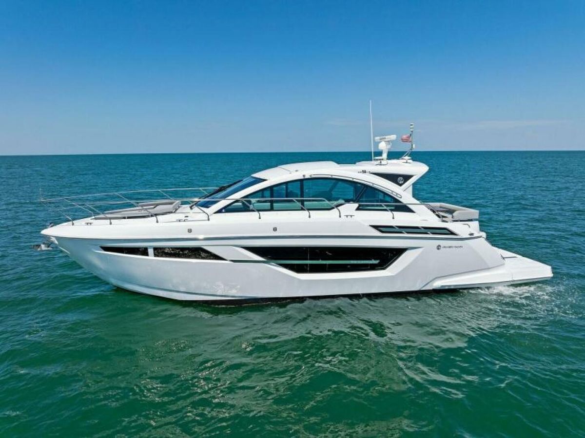 2022 Cruisers Yachts 50 
